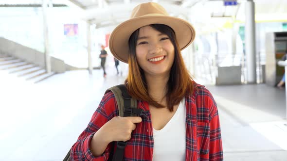 Asian woman outdoors portrait in the city real people series. alt