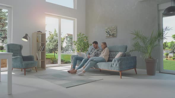 Couple watching something on laptop alt