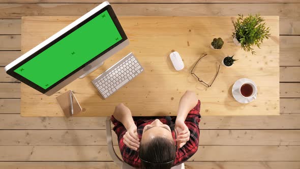 Young Female Call Center Employee alt