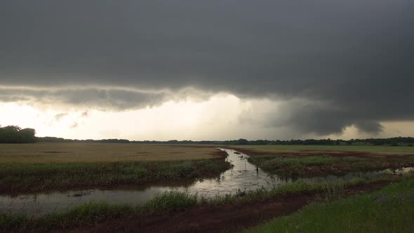 View of severe thunderstorm rolling through Oklahoma alt