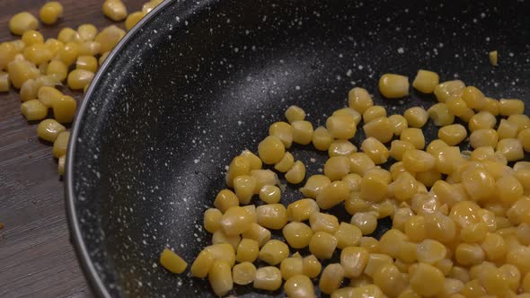 Disappearing corn in a pan