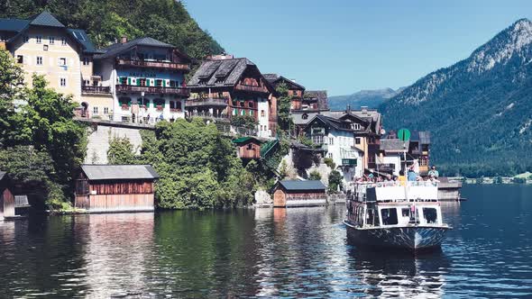 Hallstatt Cityscape Along a Beautiful Mountain Lake Austria alt