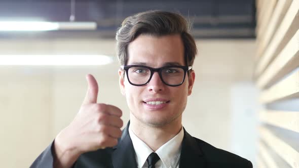 Thumb up by Businessman, Portrait alt