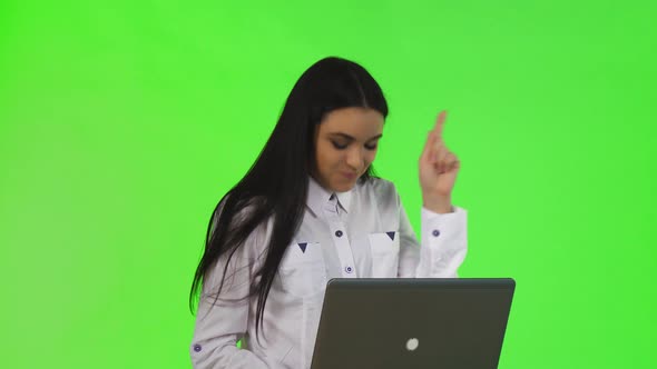 Young Businesswoman Having an Idea, While Working on a Computer alt
