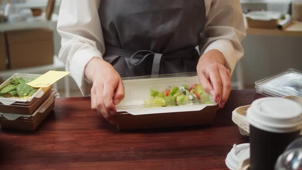 Food Delivery Service in Cafe alt