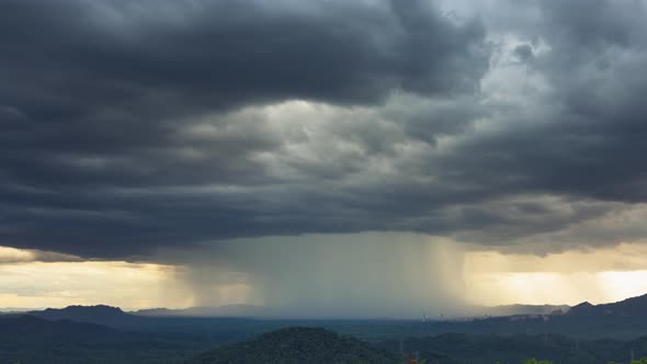 Thunderstorms on the horizon Time lapse.
