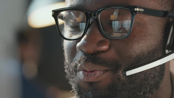 Having Video Call At Work alt