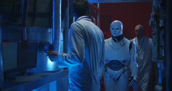 Scientists Testing Humanoid Robot alt