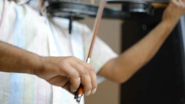 Man Playing the Violin 02