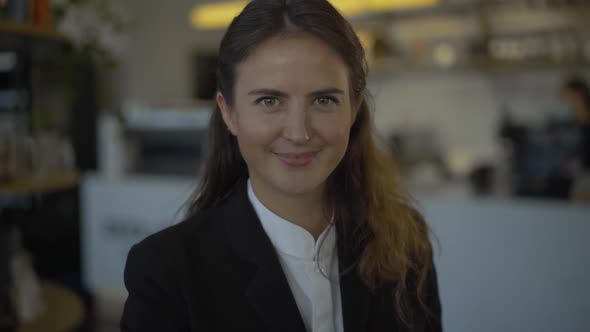 Portrait of Positive Young Caucasian Woman Looking at Camera and Smiling. Toothy Smile of Brunette alt