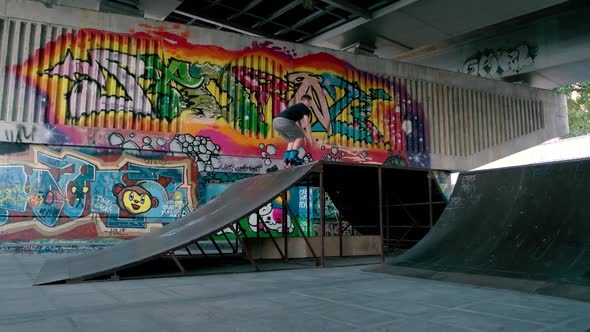 Inline Skater and Ramp. alt