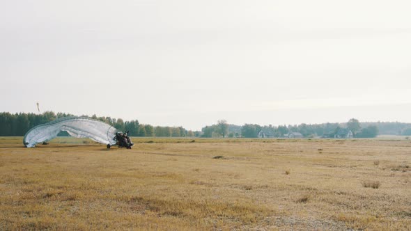 Starting Paramotor Gliding. Parachut Lifting Up and Take Off Starts alt