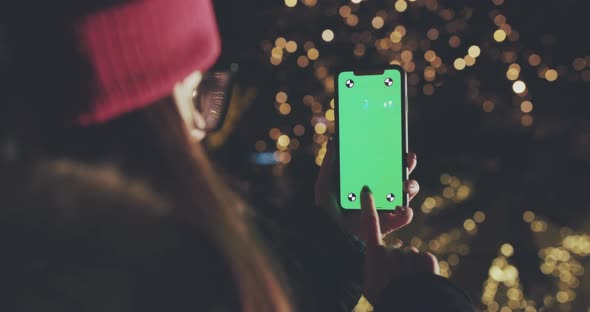Woman's Hands with Mobile Phone with Green Screen alt