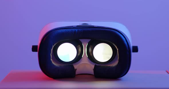 Virtual reality device  alt