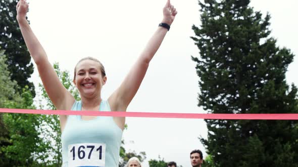 Female athlete winning the race alt