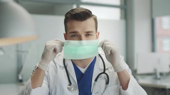 A Young Cute Doctor is Preparing to Receive Patients with Covid19 alt