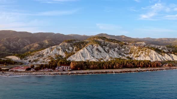 Badlands Mountains alt