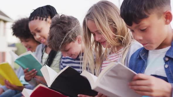 Group of kids reading books alt