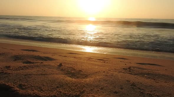 Sea waves in morning. Golden sunrise at ocean. sunrise horizon in sea. Ocean waves. sea waves ocean