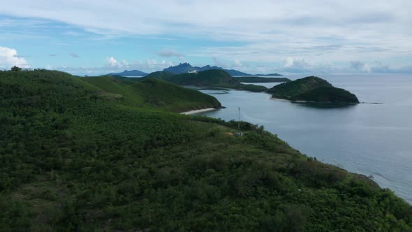 Helicopter delivering fuel to remote communication pole on tropical island, Fiji alt