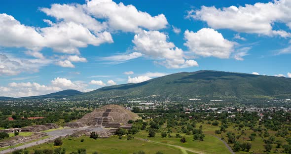 Timelapse of the pyramid of the sun alt