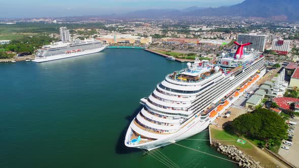 Crucero en Puerto Vallarta alt