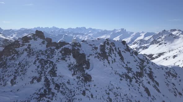 Flying over the peak of the Val Thorens's mountains, in the French Alps alt