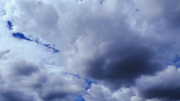White clouds float in the wind in the rainy season. alt