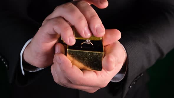 Man Proposing Marriage alt