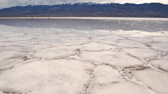 Death Valley National Park, USA, Salt Flats of Hexagonal Shapes in Badwater Basin, Lowest Point in alt
