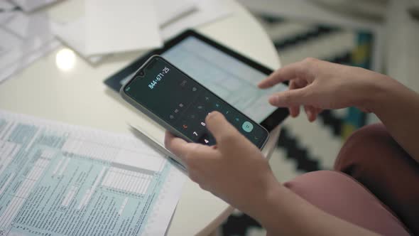 Counting Numbers Using Calculator App alt