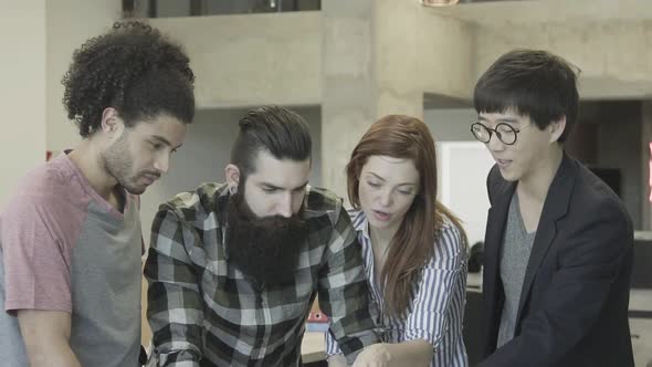 University students collaborating on project alt