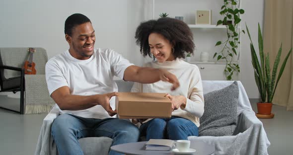 Afro American Couple Black Husband and Wife Consumers Buyers Receive Parcel By Mail From Internet alt