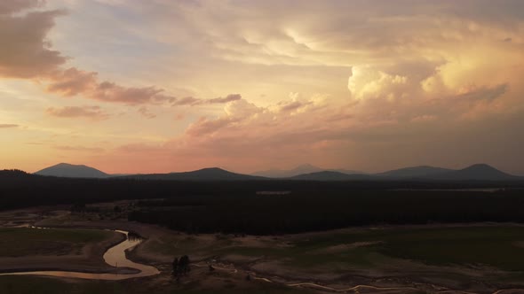 Sunset over cascades 4K