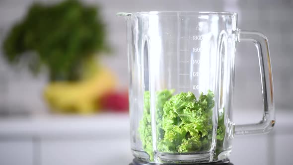Woman Pouring Healthy Green Smoothie on Glass. Detox and Healthy Life Concept. Vegan, Vegetarian alt