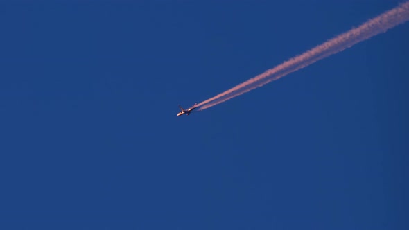 Airplane High in the Sky alt