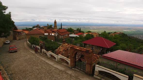 Aerial view of old cobblestone street with beautiful houses in Sighnaghi town alt