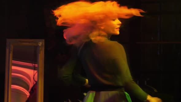 Woman Singer Green alt