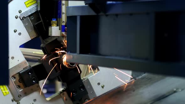 CNC Fiber Laser Cutting Machine Cutting the Stainless Pipe or Tube
