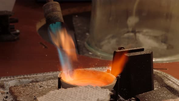 Process of Melting Gold for Jewelry with a Gas Torch alt
