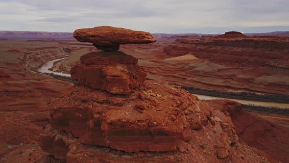 Mexican Hat Rock Formation In Utah alt