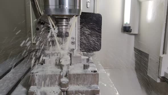 Modern Cnc 4Axis Wet Milling Process with Automatic Tool Change and Coolant Streams