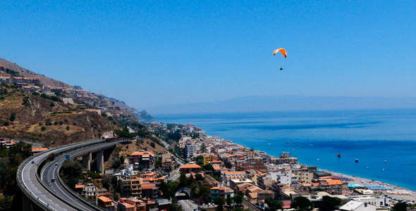 Paraplane Over The Coast alt