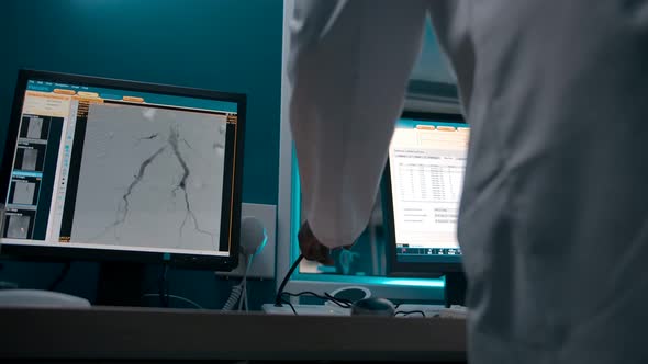 Darkskinned AfricanAmerican Therapist Oversees Surgery From Checkpoint alt