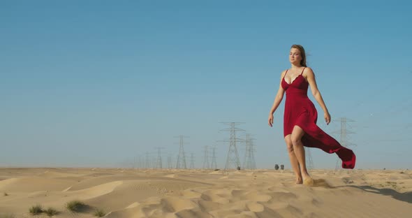Gorgeous Woman Elegantly Walking on Sand in the Desert Rub Al Khali alt
