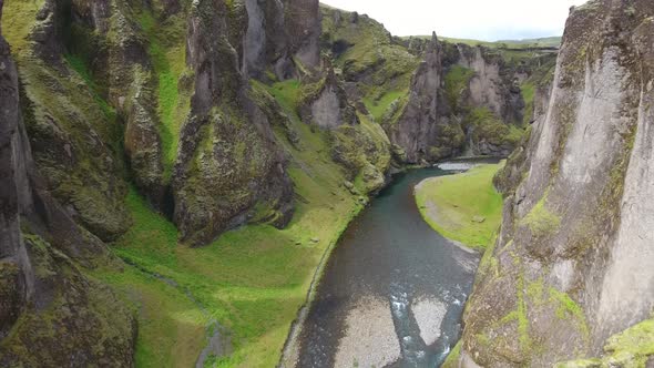 Beautiful Fjadrargljufur Canyon (Kirkjubaejarklaustur, Iceland) - drone shot alt