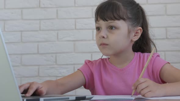 Internet support for schoolgirl.  alt