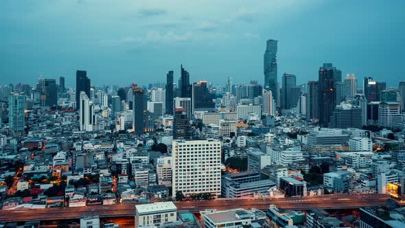 Day and Night Transition Time Lapse of Cityscape and Buildings in Metropolis alt