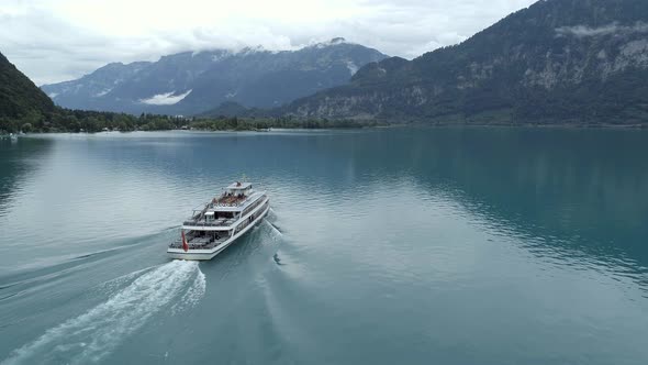 Interlaken Tour Boat on the Blue Waters alt