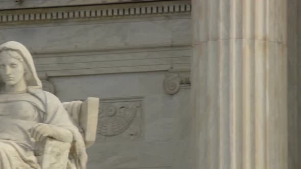 Statue in front of US Supreme Court building alt